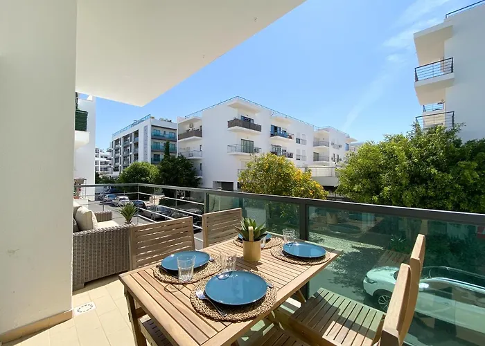 Meia-Praia Beach & Town Marina Apartment #1923