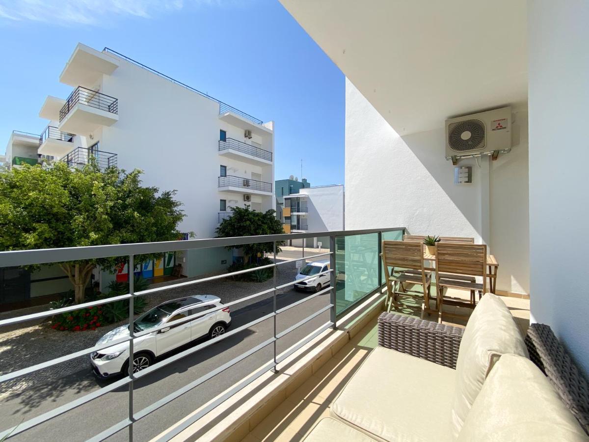 Meia-praia & Town Marina #1923 Apartment