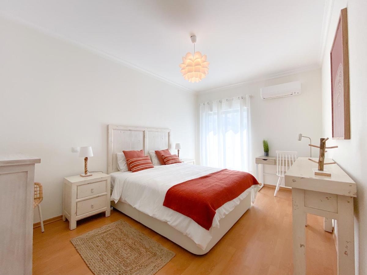 Meia-praia & Town Marina #1923 Apartment